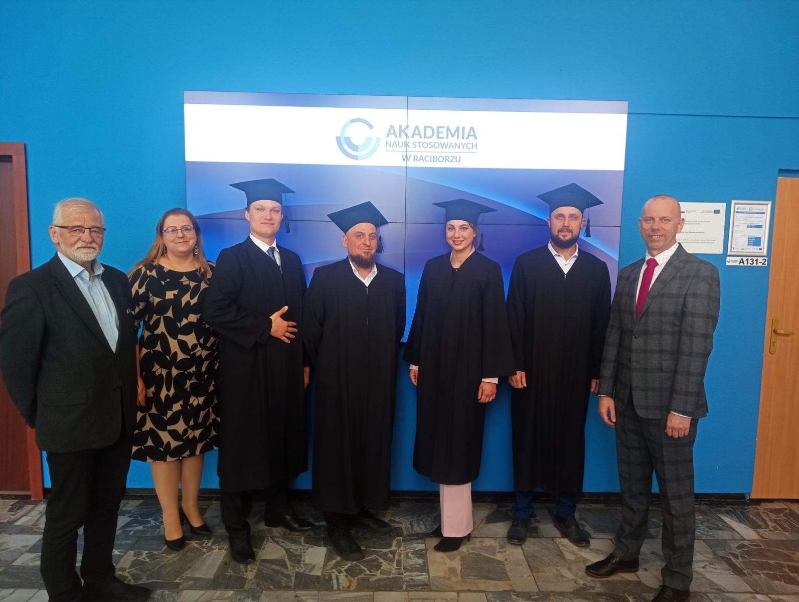 Zdjęcie w galerii na portalu naszraciborz.pl: Kolejni inżynierowie opuścili mury raciborskiej uczelni wiadomości z regionu