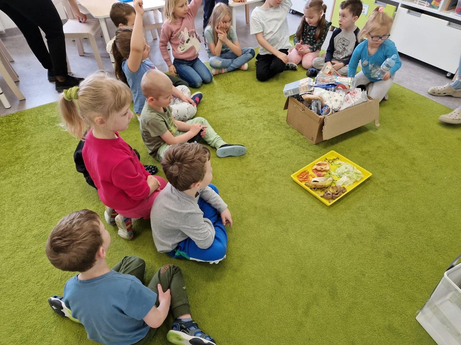 Zdjęcie w galerii na portalu naszraciborz.pl: Śmieciomoda wiosna 2024 wiadomości z regionu