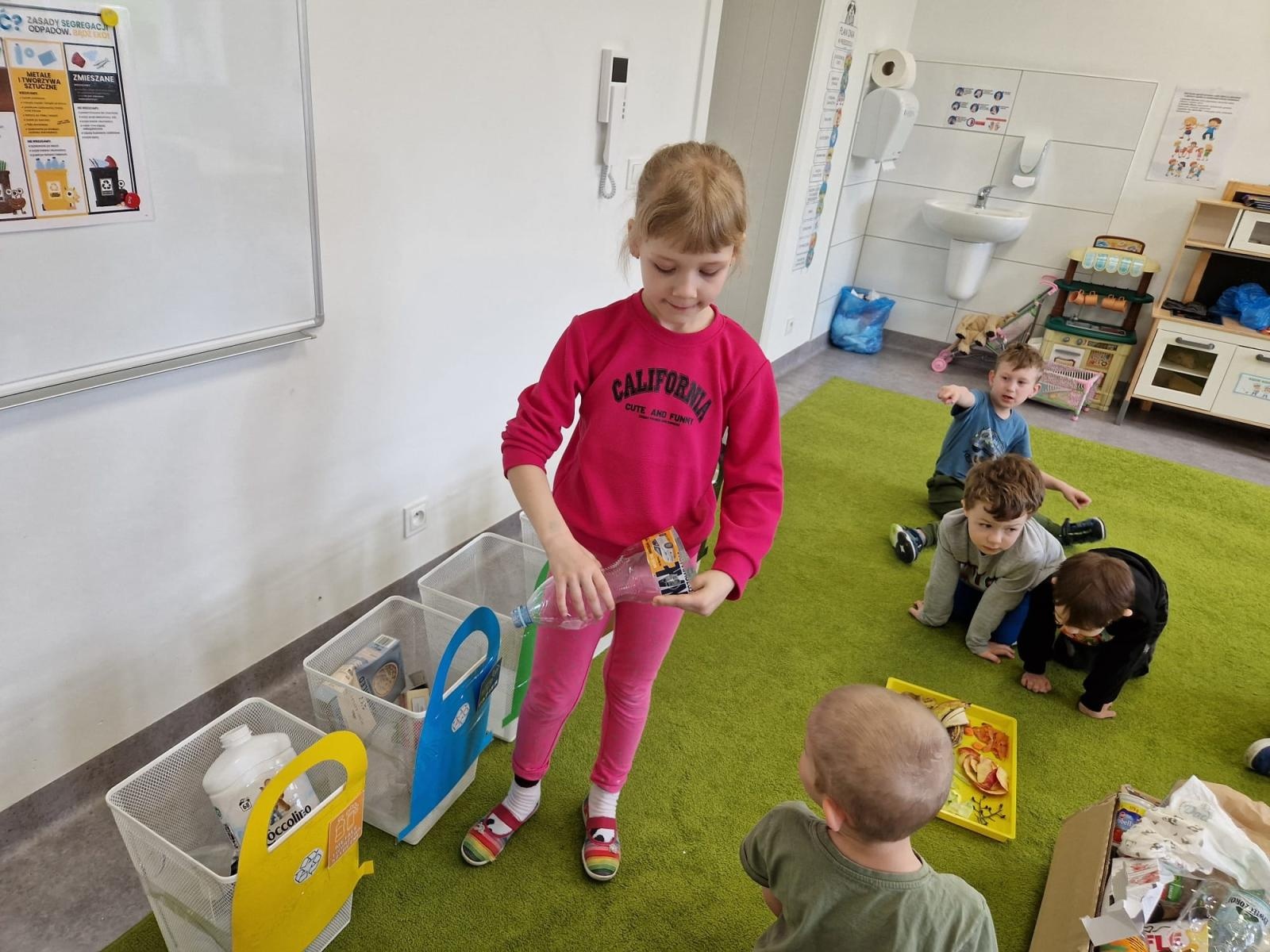 Zdjęcie w galerii na portalu naszraciborz.pl: Śmieciomoda wiosna 2024 wiadomości z regionu