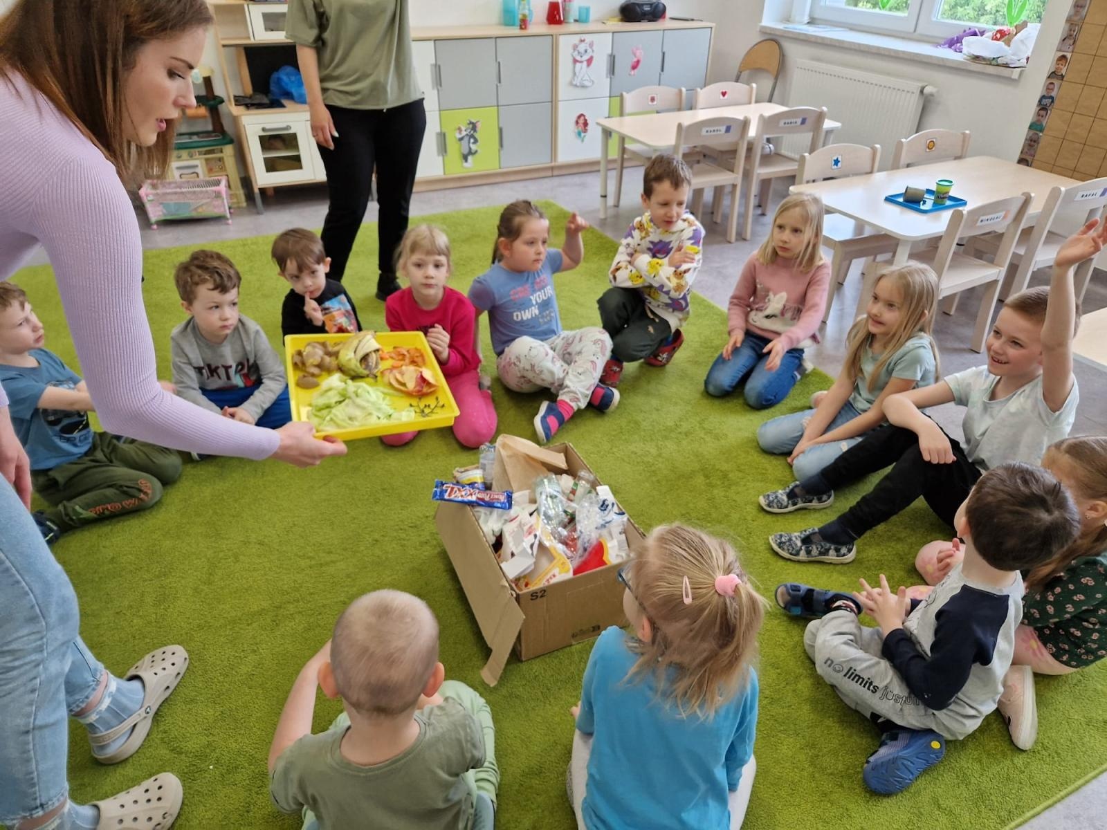 Zdjęcie w galerii na portalu naszraciborz.pl: Śmieciomoda wiosna 2024 wiadomości z regionu