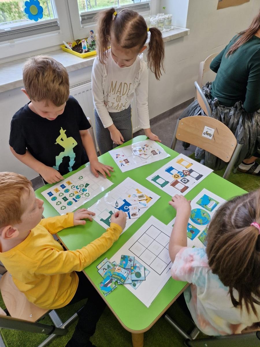 Zdjęcie w galerii na portalu naszraciborz.pl: Śmieciomoda wiosna 2024 wiadomości z regionu