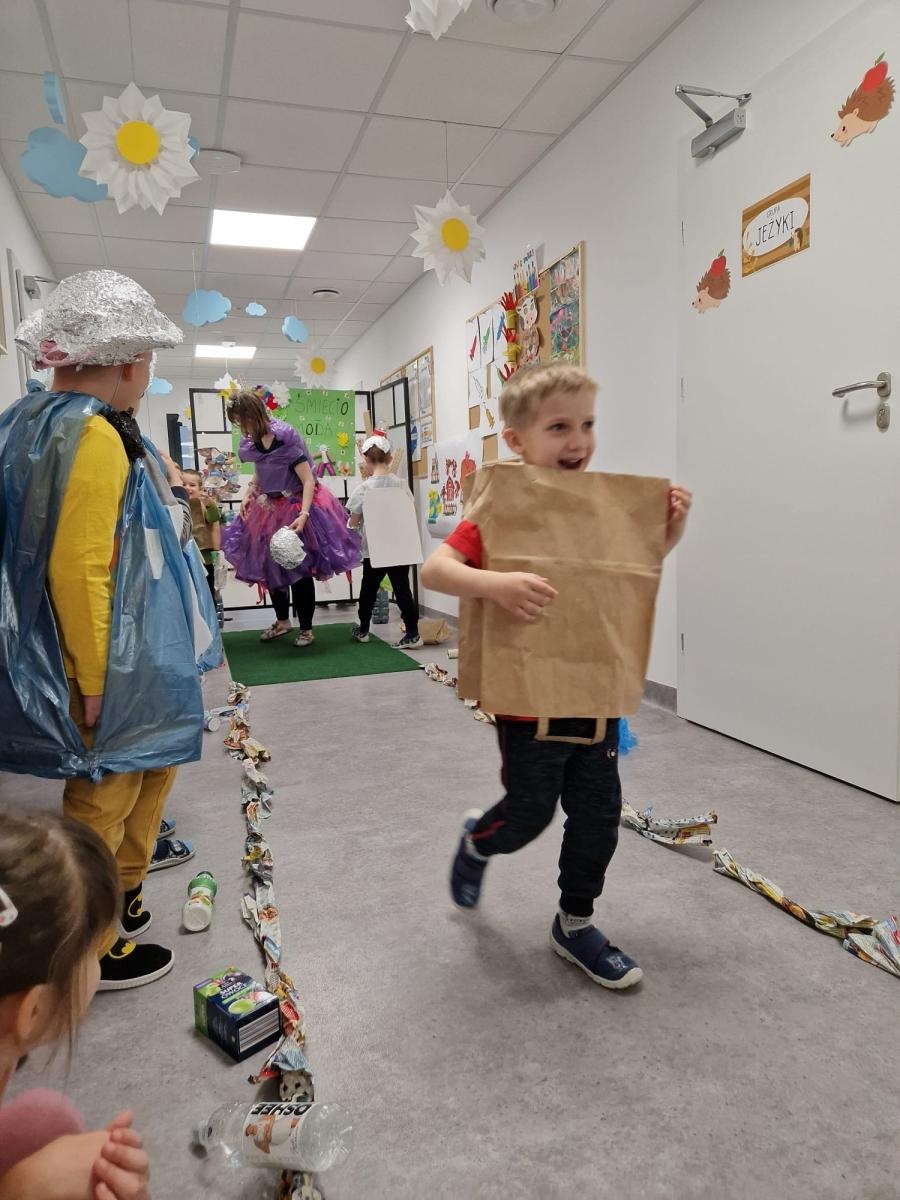 Zdjęcie w galerii na portalu naszraciborz.pl: Śmieciomoda wiosna 2024 wiadomości z regionu