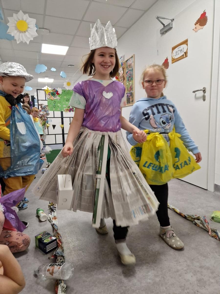 Zdjęcie w galerii na portalu naszraciborz.pl: Śmieciomoda wiosna 2024 wiadomości z regionu