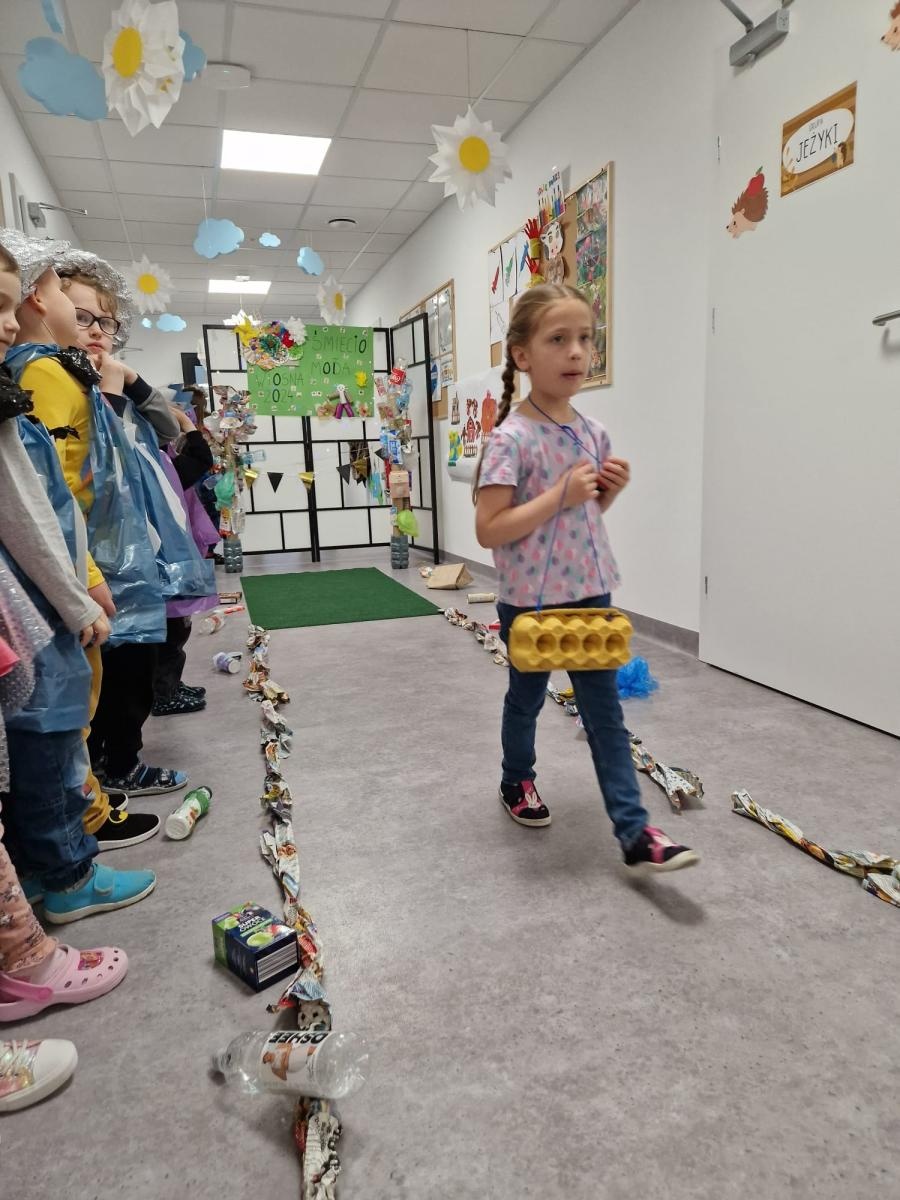 Zdjęcie w galerii na portalu naszraciborz.pl: Śmieciomoda wiosna 2024 wiadomości z regionu