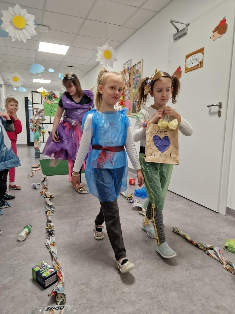 Zdjęcie w galerii na portalu naszraciborz.pl: Śmieciomoda wiosna 2024 wiadomości z regionu