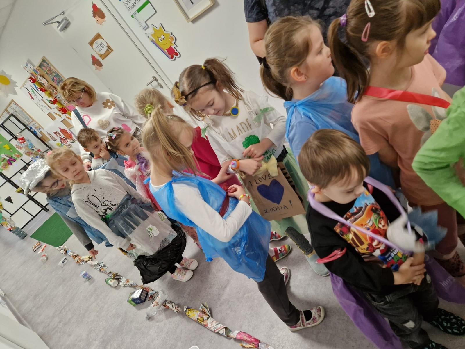 Zdjęcie w galerii na portalu naszraciborz.pl: Śmieciomoda wiosna 2024 wiadomości z regionu