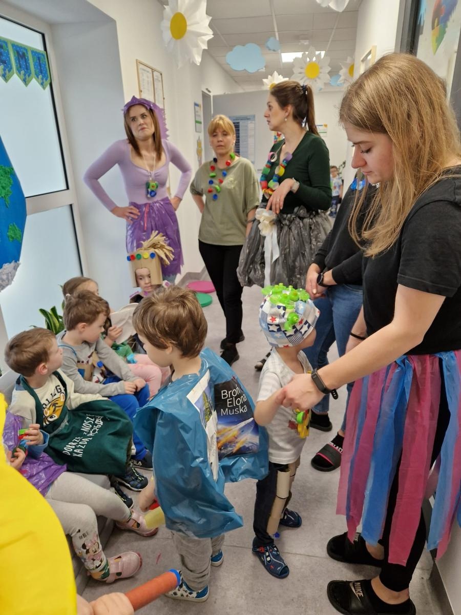 Zdjęcie w galerii na portalu naszraciborz.pl: Śmieciomoda wiosna 2024 wiadomości z regionu