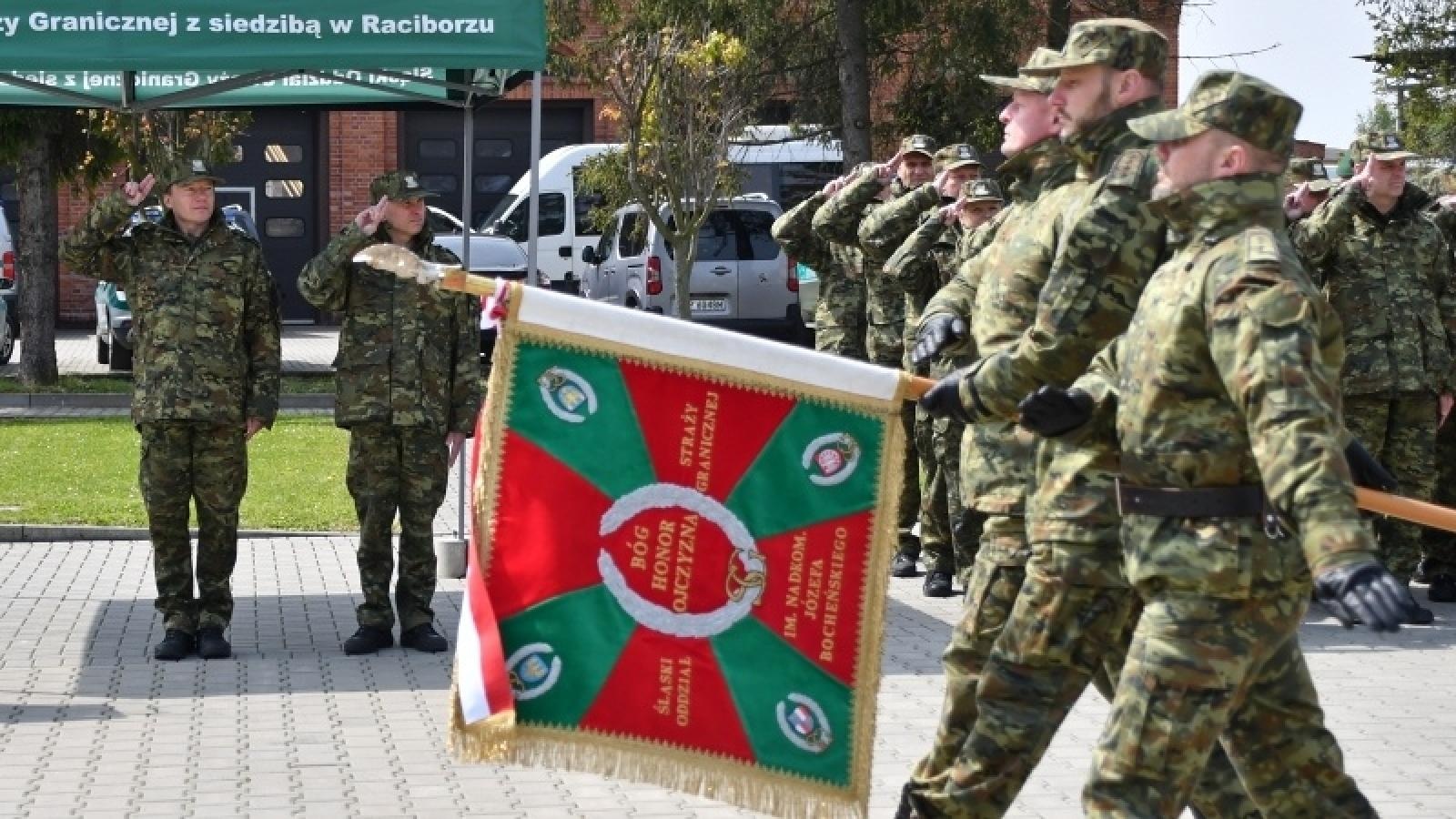 Zdjęcie w galerii na portalu naszraciborz.pl: Uroczysta zbiórka w Śląskim Oddziale Straży Granicznej wiadomości z regionu