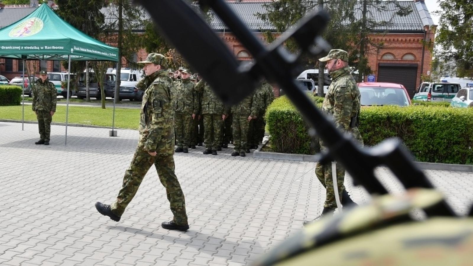 Zdjęcie w galerii na portalu naszraciborz.pl: Uroczysta zbiórka w Śląskim Oddziale Straży Granicznej wiadomości z regionu