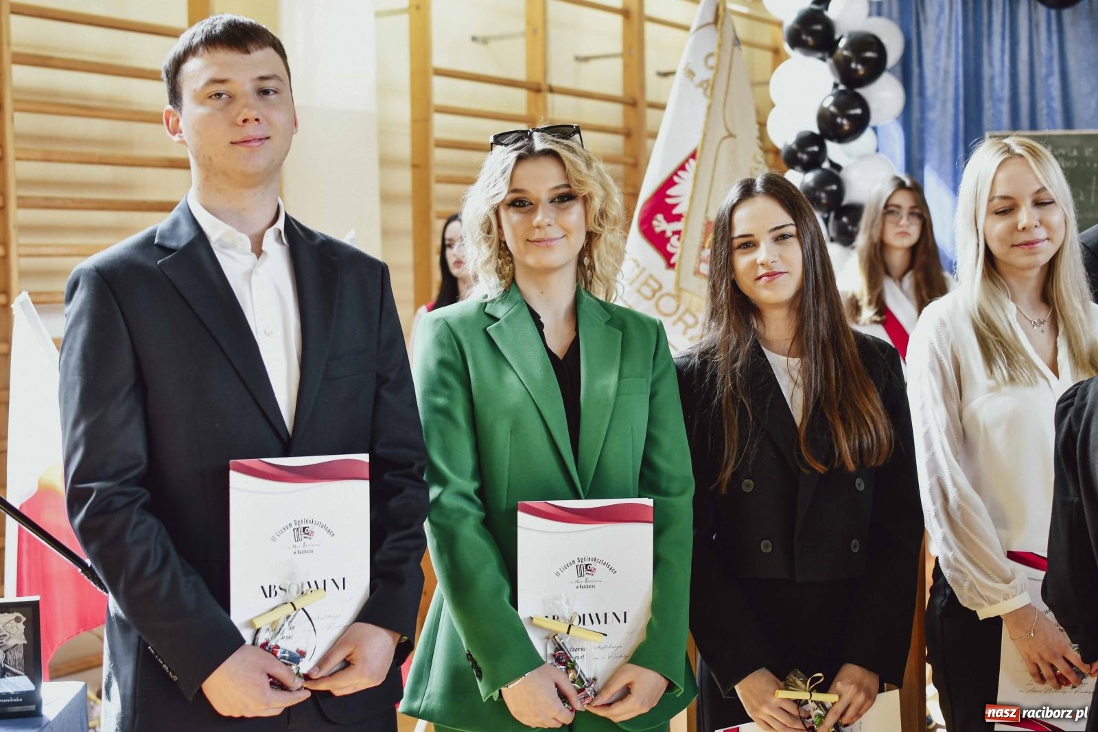 Zdjęcie w galerii na portalu naszraciborz.pl: Licealiści z Dwójki gotowi do matury. II LO pożegnało maturzystów wiadomości z regionu