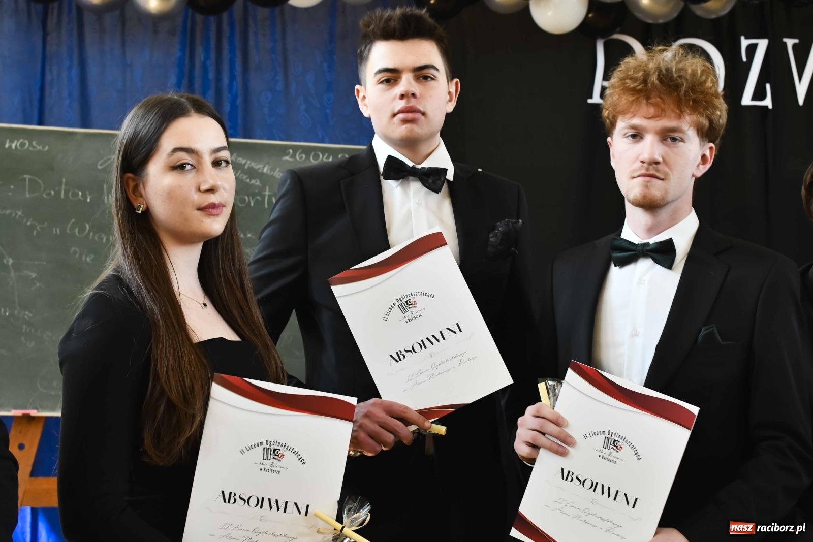 Zdjęcie w galerii na portalu naszraciborz.pl: Licealiści z Dwójki gotowi do matury. II LO pożegnało maturzystów wiadomości z regionu