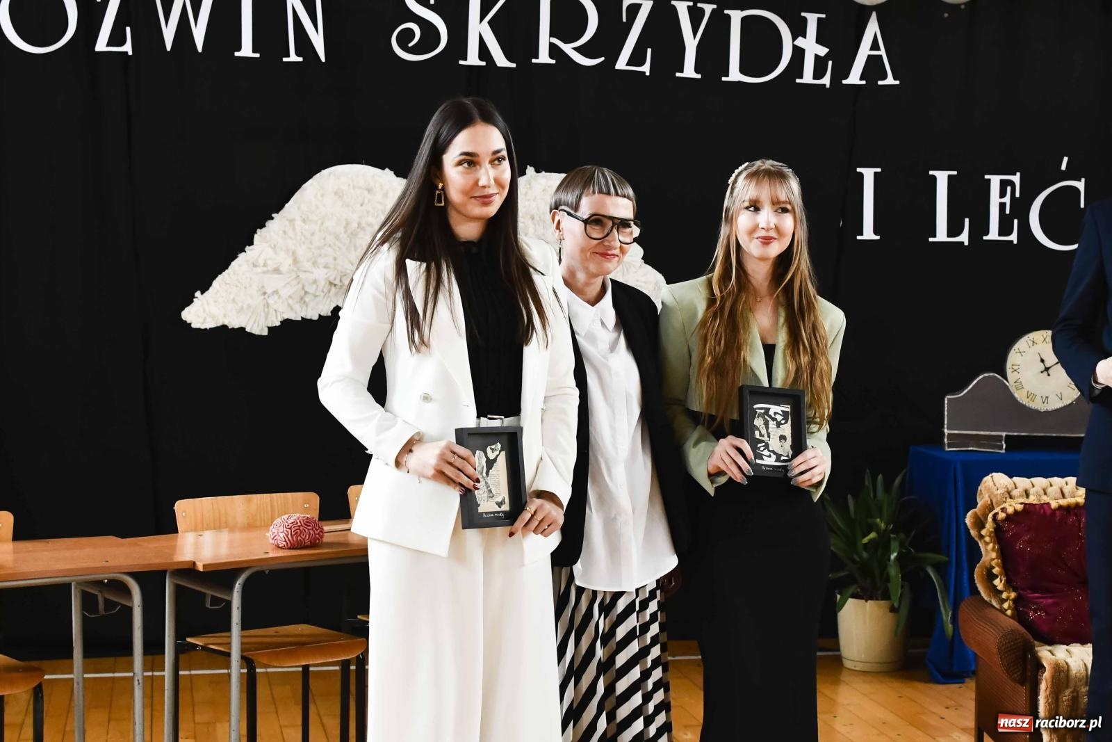 Zdjęcie w galerii na portalu naszraciborz.pl: Licealiści z Dwójki gotowi do matury. II LO pożegnało maturzystów wiadomości z regionu