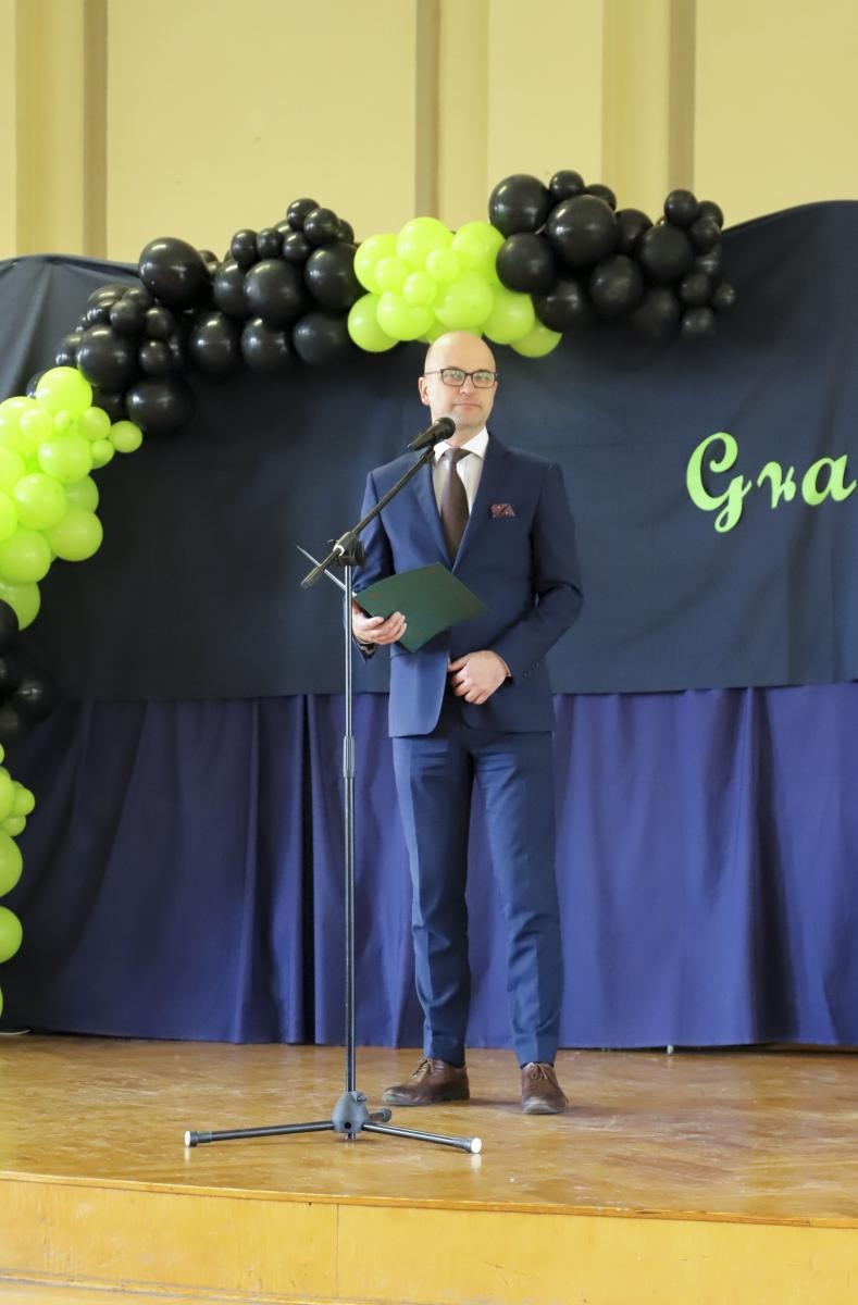 Zdjęcie w galerii na portalu naszraciborz.pl: Pożegnanie maturzystów raciborskiego Ekonomika wiadomości z regionu