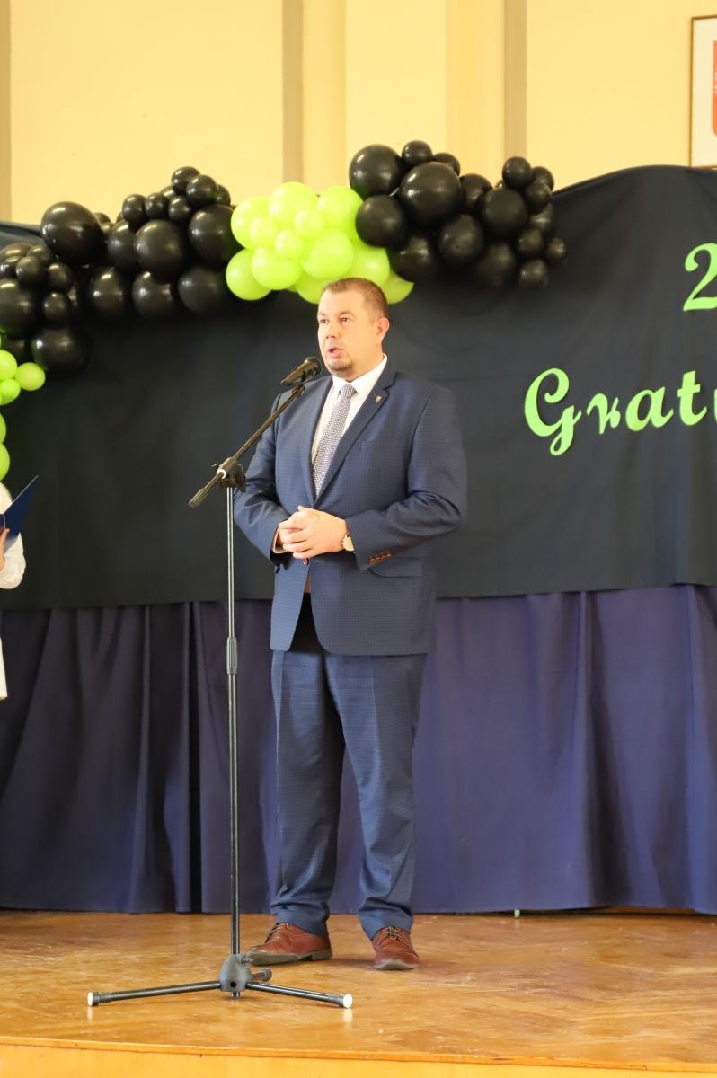 Zdjęcie w galerii na portalu naszraciborz.pl: Pożegnanie maturzystów raciborskiego Ekonomika wiadomości z regionu