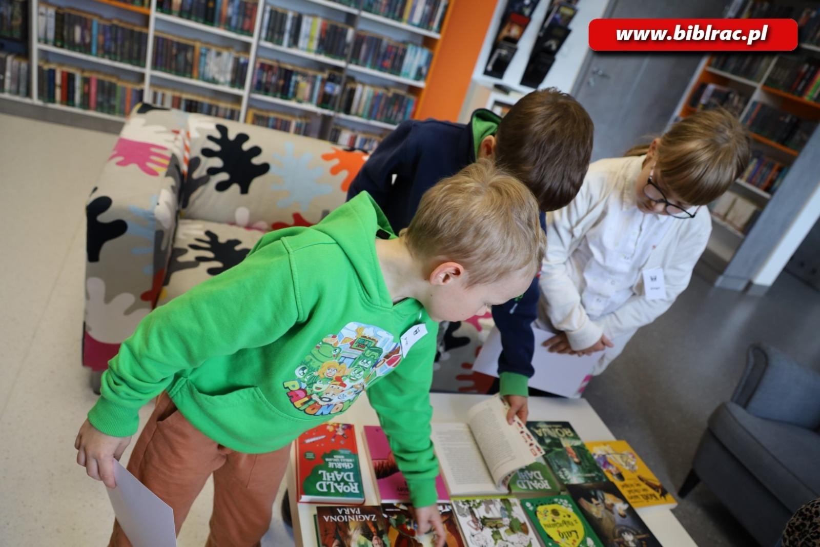 Zdjęcie w galerii na portalu naszraciborz.pl: Grunt to draka! Za nami konkurs o przygodach Kociej Szajki w bibliotece wiadomości z regionu