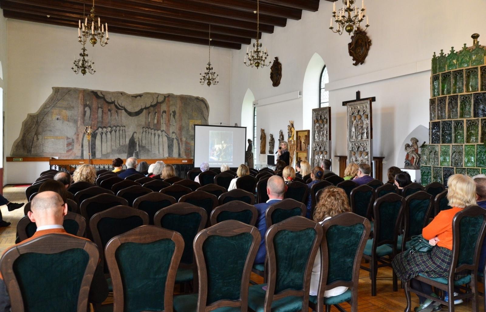 Zdjęcie w galerii na portalu naszraciborz.pl: Spotkanie z zabytkami. Tematem twórczość Wyczółkowskiego wiadomości z regionu