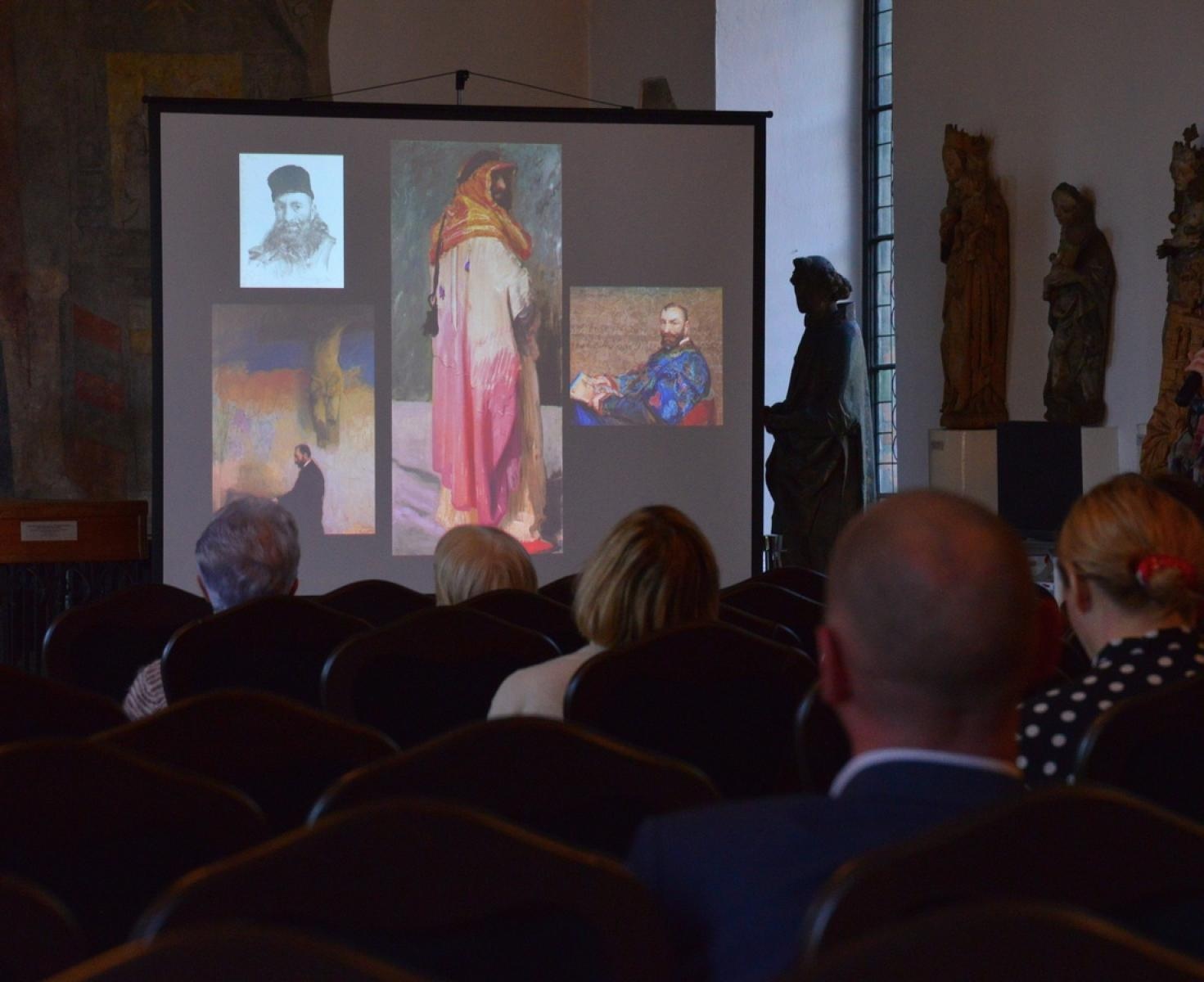 Zdjęcie w galerii na portalu naszraciborz.pl: Spotkanie z zabytkami. Tematem twórczość Wyczółkowskiego wiadomości z regionu