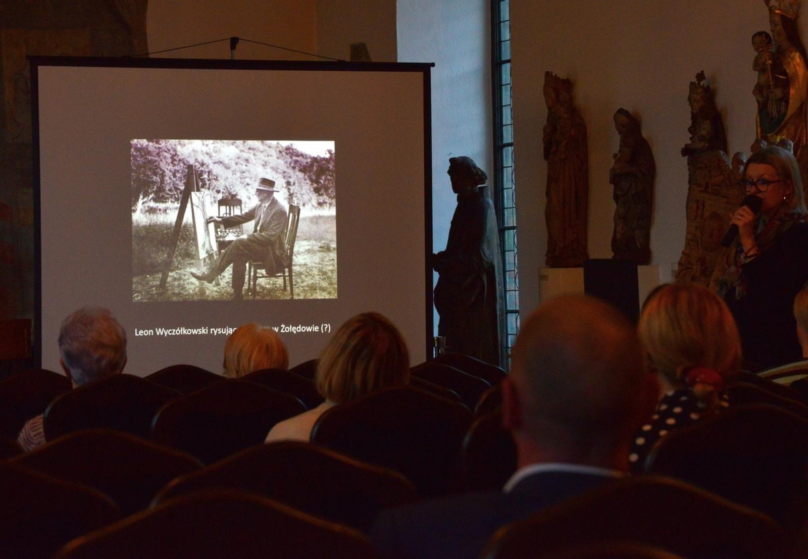 Zdjęcie w galerii na portalu naszraciborz.pl: Spotkanie z zabytkami. Tematem twórczość Wyczółkowskiego wiadomości z regionu