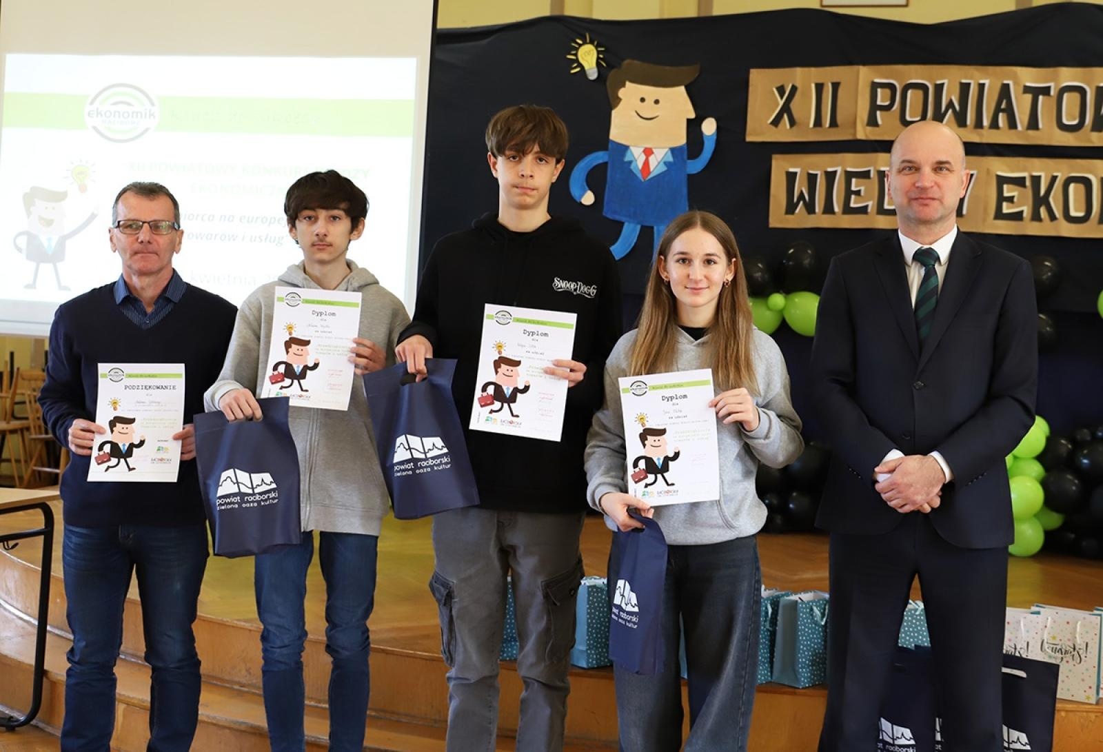 Zdjęcie w galerii na portalu naszraciborz.pl: W Ekonomiku sprawdzili wiedzę ósmoklasistów o przedsiębiorczości wiadomości z regionu