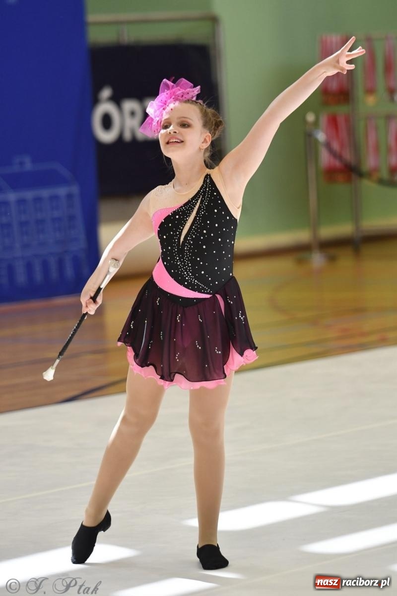 Zdjęcie w galerii na portalu naszraciborz.pl: Racibórz gości Mistrzostwa Okręgu Mażoretek Polski Południowo-Zachodniej [FOTO] wiadomości z regionu