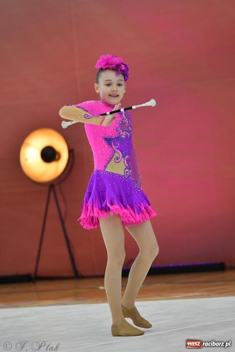 Zdjęcie w galerii na portalu naszraciborz.pl: Racibórz gości Mistrzostwa Okręgu Mażoretek Polski Południowo-Zachodniej [FOTO] wiadomości z regionu