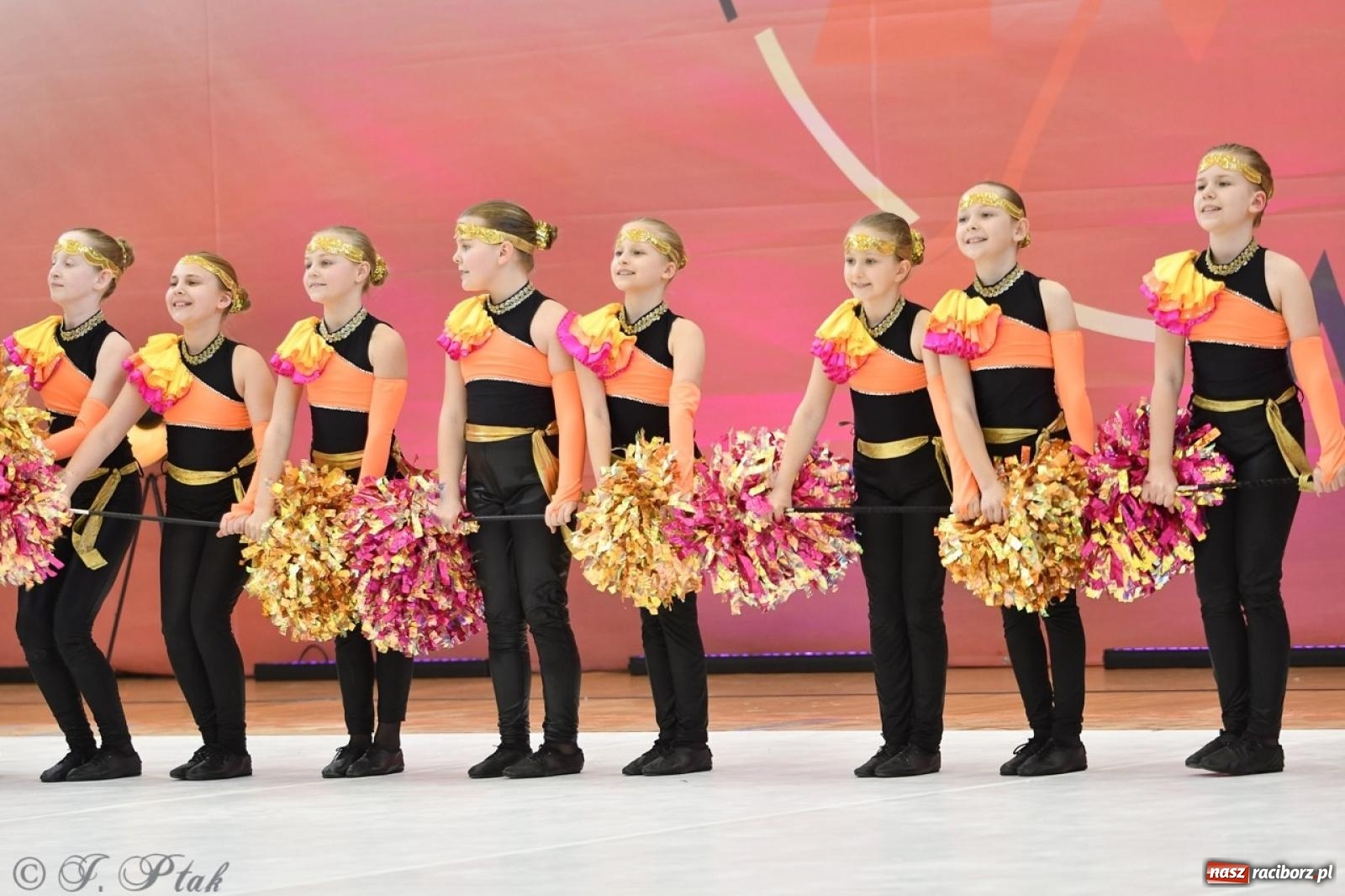 Zdjęcie w galerii na portalu naszraciborz.pl: Racibórz gości Mistrzostwa Okręgu Mażoretek Polski Południowo-Zachodniej [FOTO] wiadomości z regionu