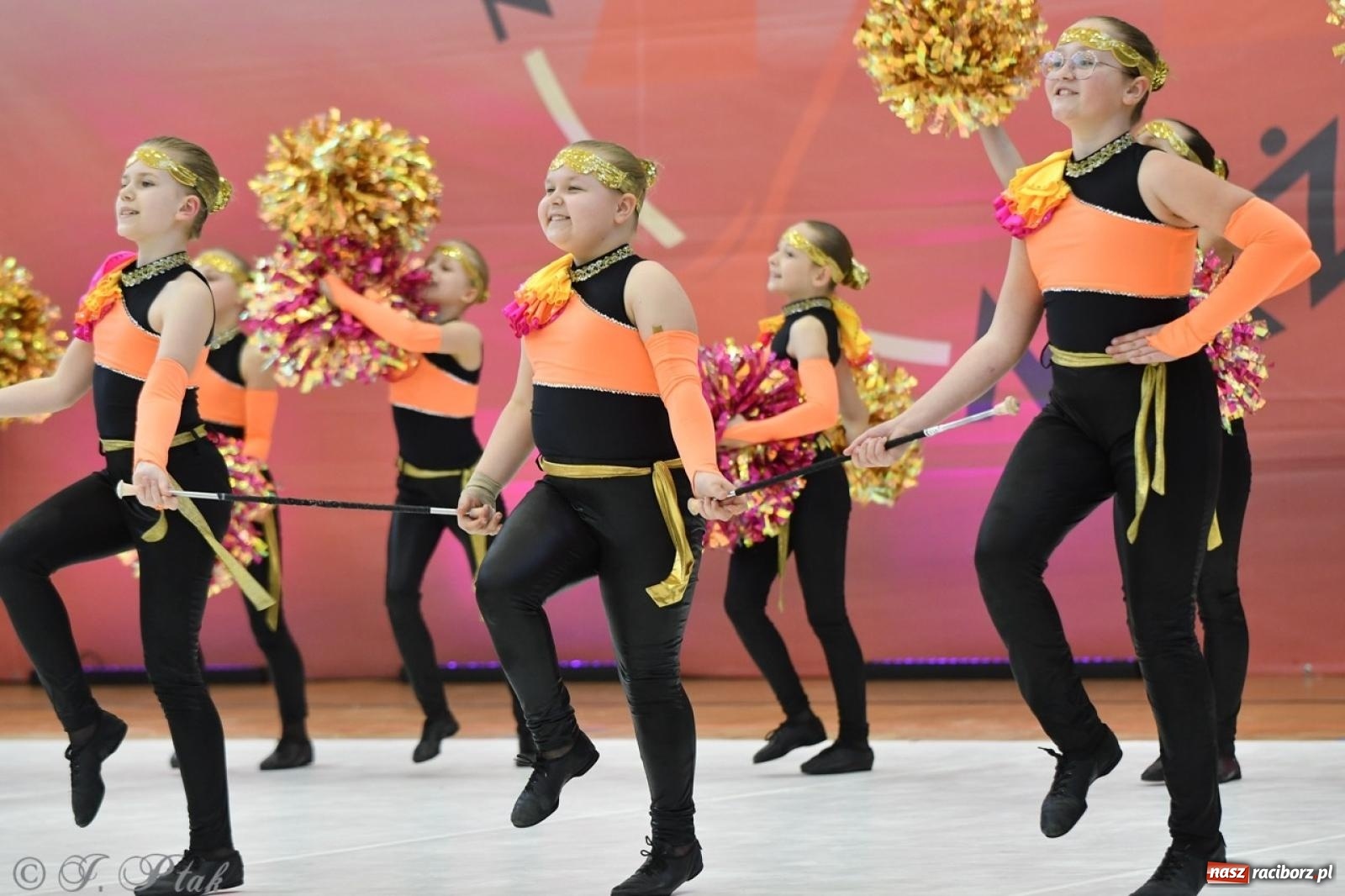 Zdjęcie w galerii na portalu naszraciborz.pl: Racibórz gości Mistrzostwa Okręgu Mażoretek Polski Południowo-Zachodniej [FOTO] wiadomości z regionu