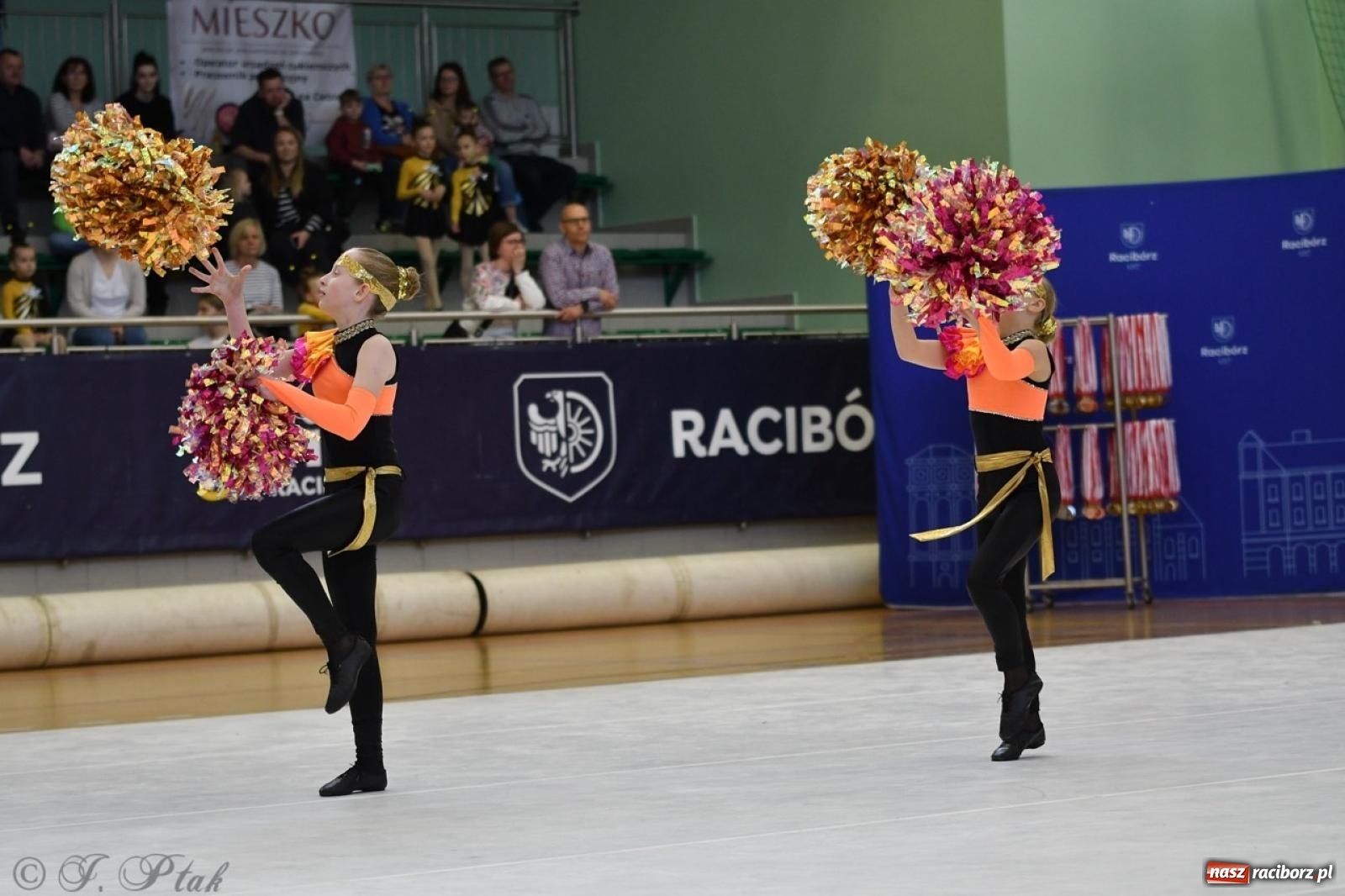 Zdjęcie w galerii na portalu naszraciborz.pl: Racibórz gości Mistrzostwa Okręgu Mażoretek Polski Południowo-Zachodniej [FOTO] wiadomości z regionu