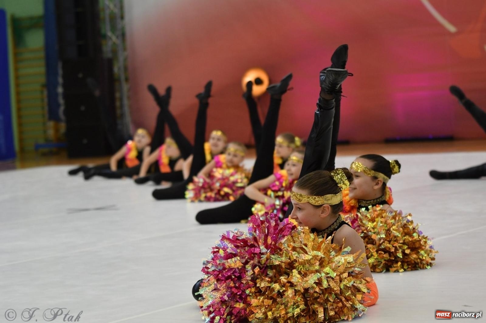 Zdjęcie w galerii na portalu naszraciborz.pl: Racibórz gości Mistrzostwa Okręgu Mażoretek Polski Południowo-Zachodniej [FOTO] wiadomości z regionu