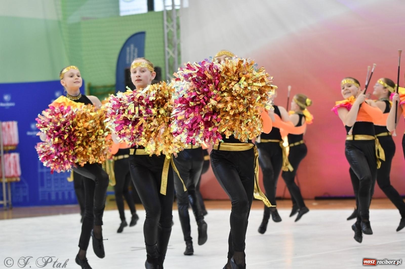 Zdjęcie w galerii na portalu naszraciborz.pl: Racibórz gości Mistrzostwa Okręgu Mażoretek Polski Południowo-Zachodniej [FOTO] wiadomości z regionu