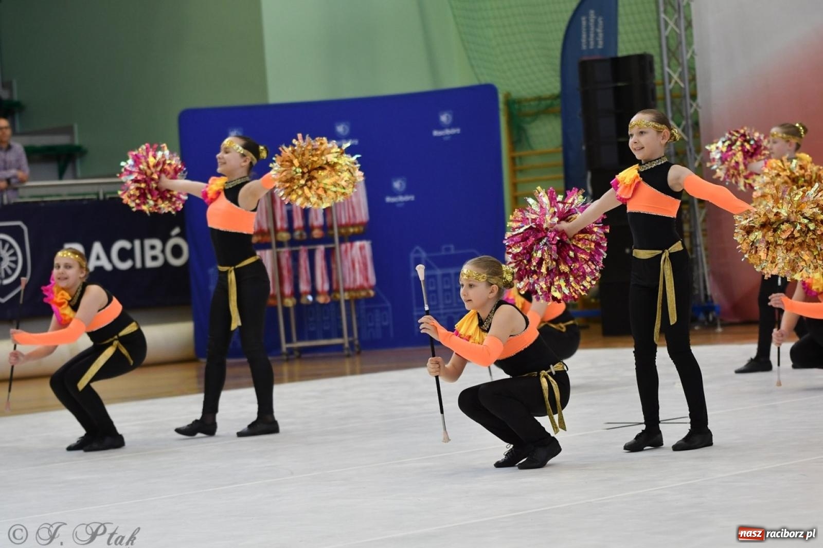 Zdjęcie w galerii na portalu naszraciborz.pl: Racibórz gości Mistrzostwa Okręgu Mażoretek Polski Południowo-Zachodniej [FOTO] wiadomości z regionu