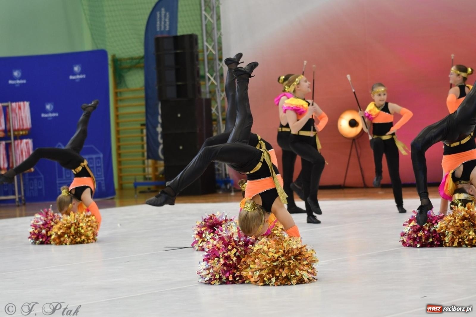 Zdjęcie w galerii na portalu naszraciborz.pl: Racibórz gości Mistrzostwa Okręgu Mażoretek Polski Południowo-Zachodniej [FOTO] wiadomości z regionu