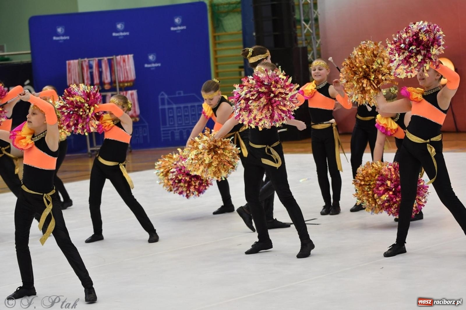 Zdjęcie w galerii na portalu naszraciborz.pl: Racibórz gości Mistrzostwa Okręgu Mażoretek Polski Południowo-Zachodniej [FOTO] wiadomości z regionu
