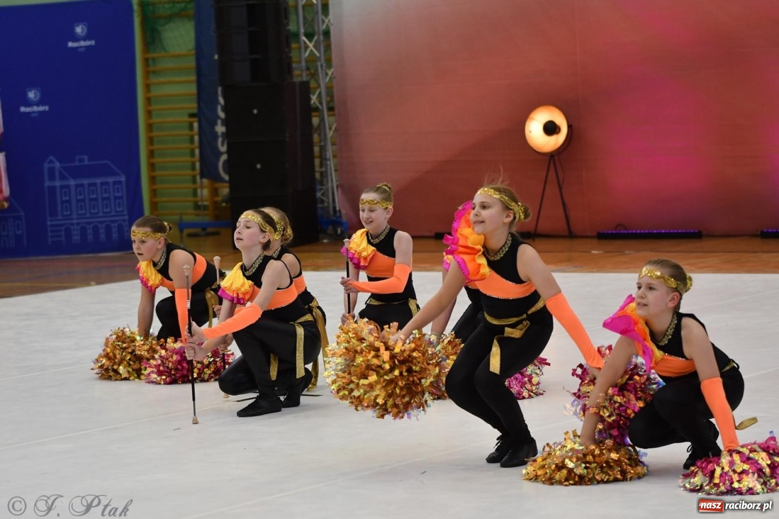 Zdjęcie w galerii na portalu naszraciborz.pl: Racibórz gości Mistrzostwa Okręgu Mażoretek Polski Południowo-Zachodniej [FOTO] wiadomości z regionu