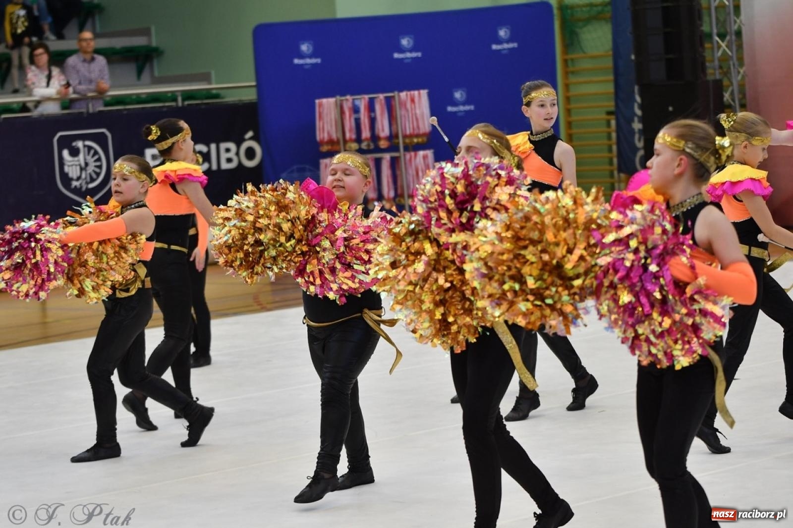 Zdjęcie w galerii na portalu naszraciborz.pl: Racibórz gości Mistrzostwa Okręgu Mażoretek Polski Południowo-Zachodniej [FOTO] wiadomości z regionu