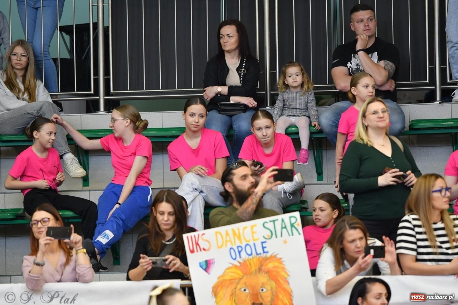 Zdjęcie w galerii na portalu naszraciborz.pl: Racibórz gości Mistrzostwa Okręgu Mażoretek Polski Południowo-Zachodniej [FOTO] wiadomości z regionu