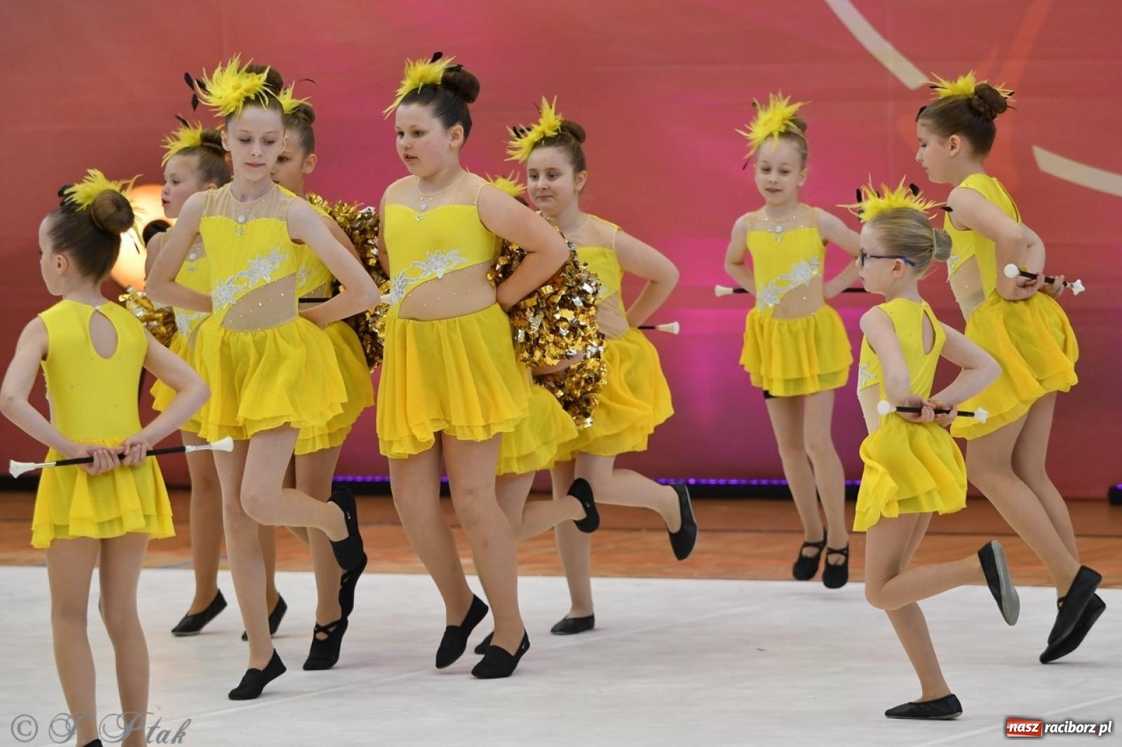 Zdjęcie w galerii na portalu naszraciborz.pl: Racibórz gości Mistrzostwa Okręgu Mażoretek Polski Południowo-Zachodniej [FOTO] wiadomości z regionu