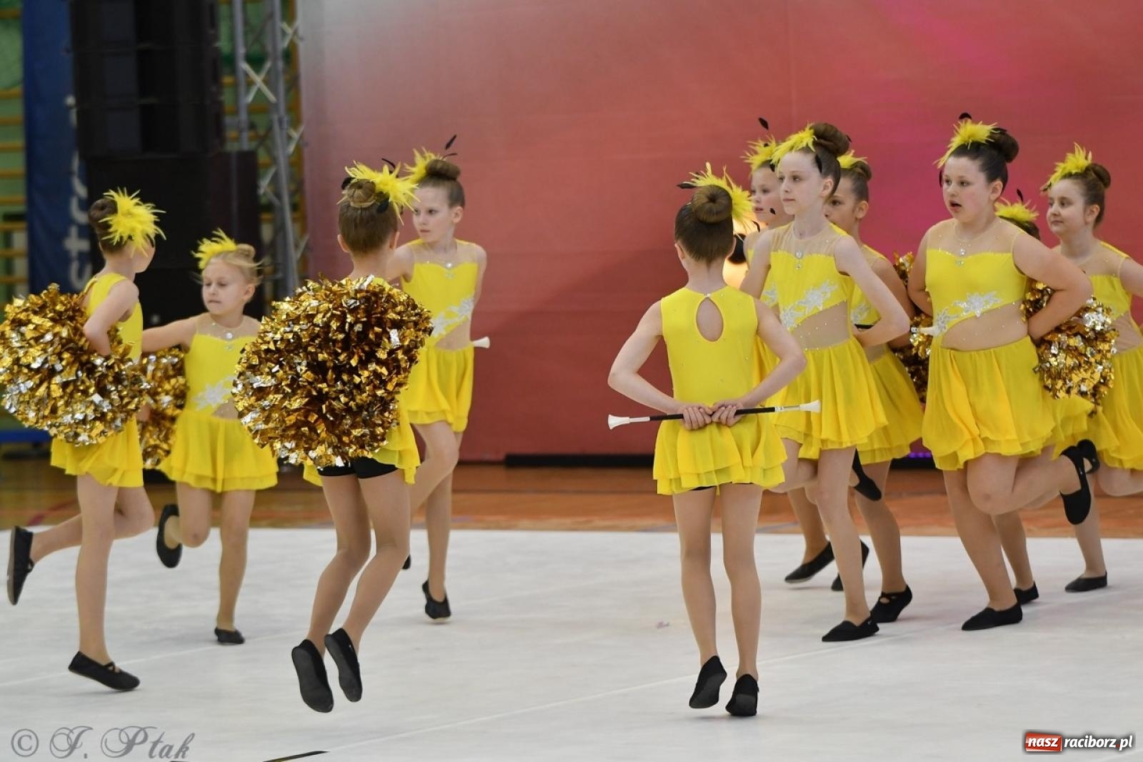 Zdjęcie w galerii na portalu naszraciborz.pl: Racibórz gości Mistrzostwa Okręgu Mażoretek Polski Południowo-Zachodniej [FOTO] wiadomości z regionu