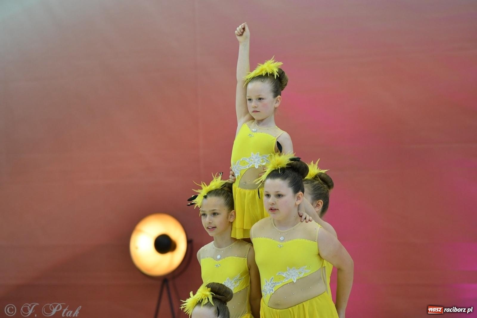 Zdjęcie w galerii na portalu naszraciborz.pl: Racibórz gości Mistrzostwa Okręgu Mażoretek Polski Południowo-Zachodniej [FOTO] wiadomości z regionu