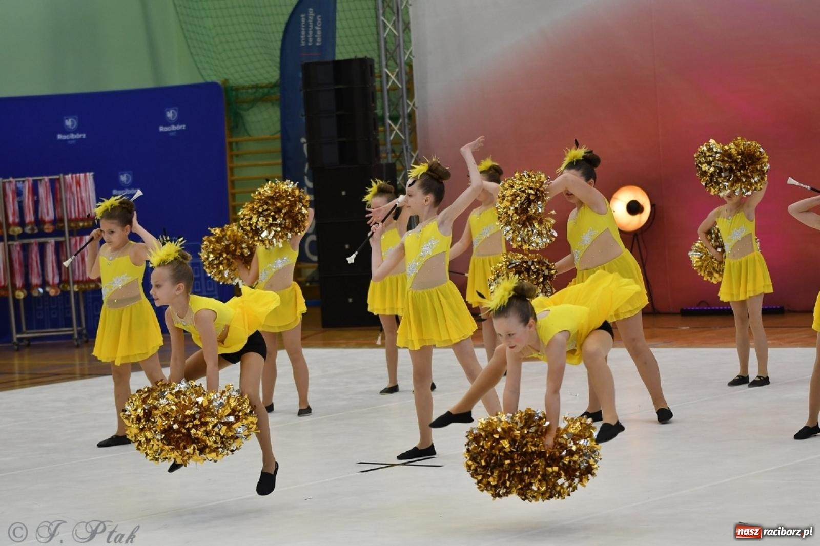 Zdjęcie w galerii na portalu naszraciborz.pl: Racibórz gości Mistrzostwa Okręgu Mażoretek Polski Południowo-Zachodniej [FOTO] wiadomości z regionu