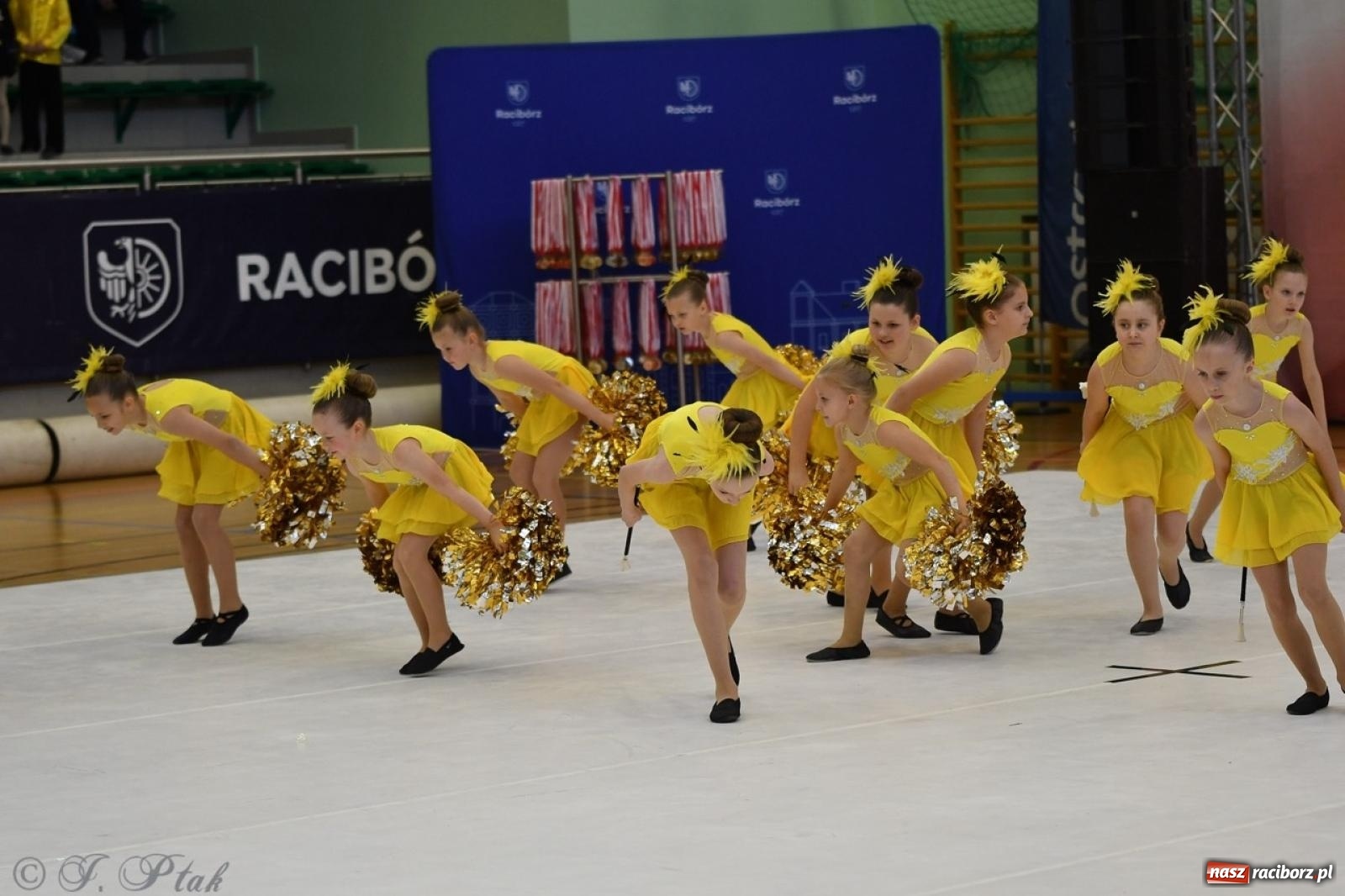 Zdjęcie w galerii na portalu naszraciborz.pl: Racibórz gości Mistrzostwa Okręgu Mażoretek Polski Południowo-Zachodniej [FOTO] wiadomości z regionu