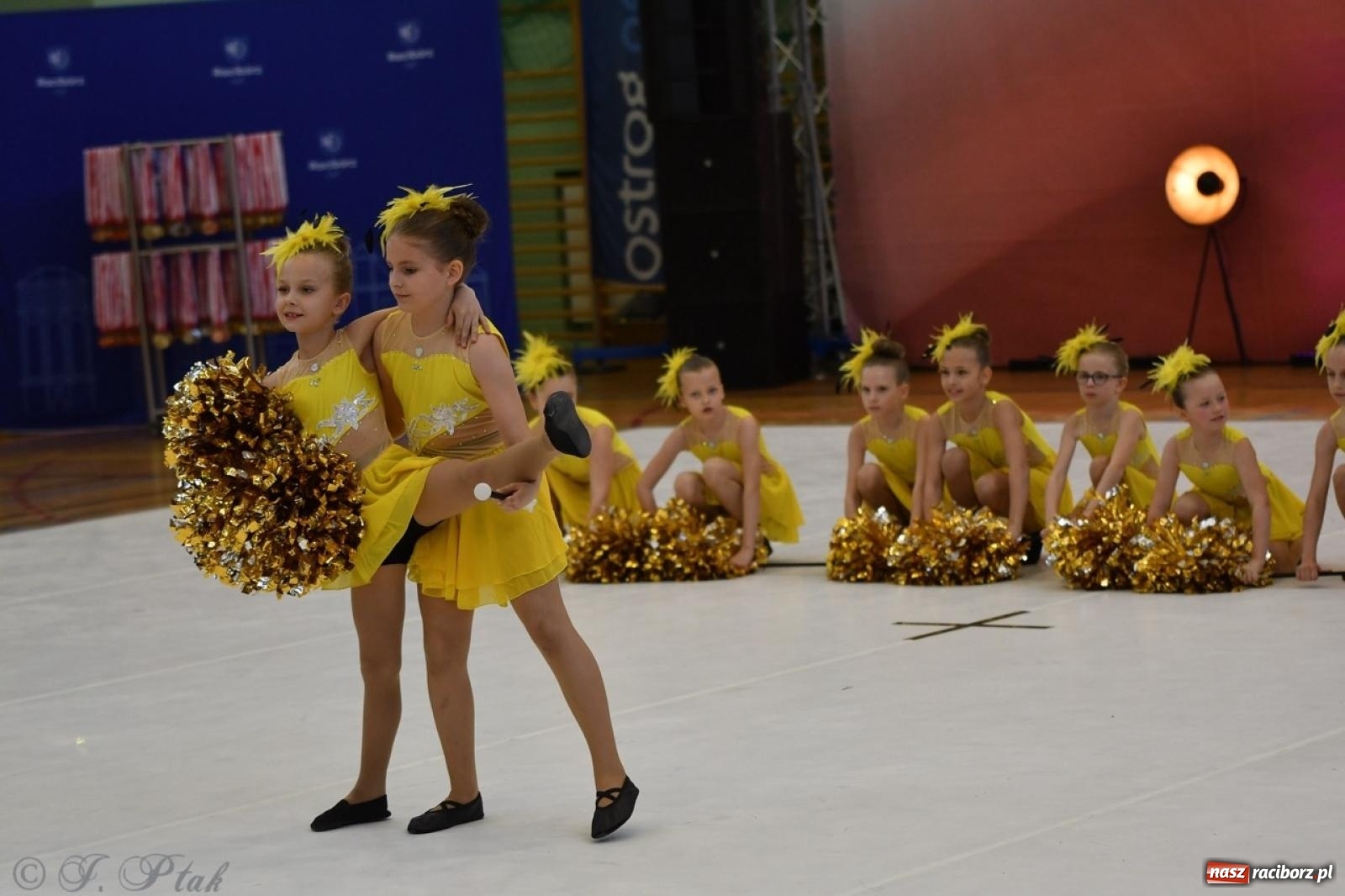 Zdjęcie w galerii na portalu naszraciborz.pl: Racibórz gości Mistrzostwa Okręgu Mażoretek Polski Południowo-Zachodniej [FOTO] wiadomości z regionu
