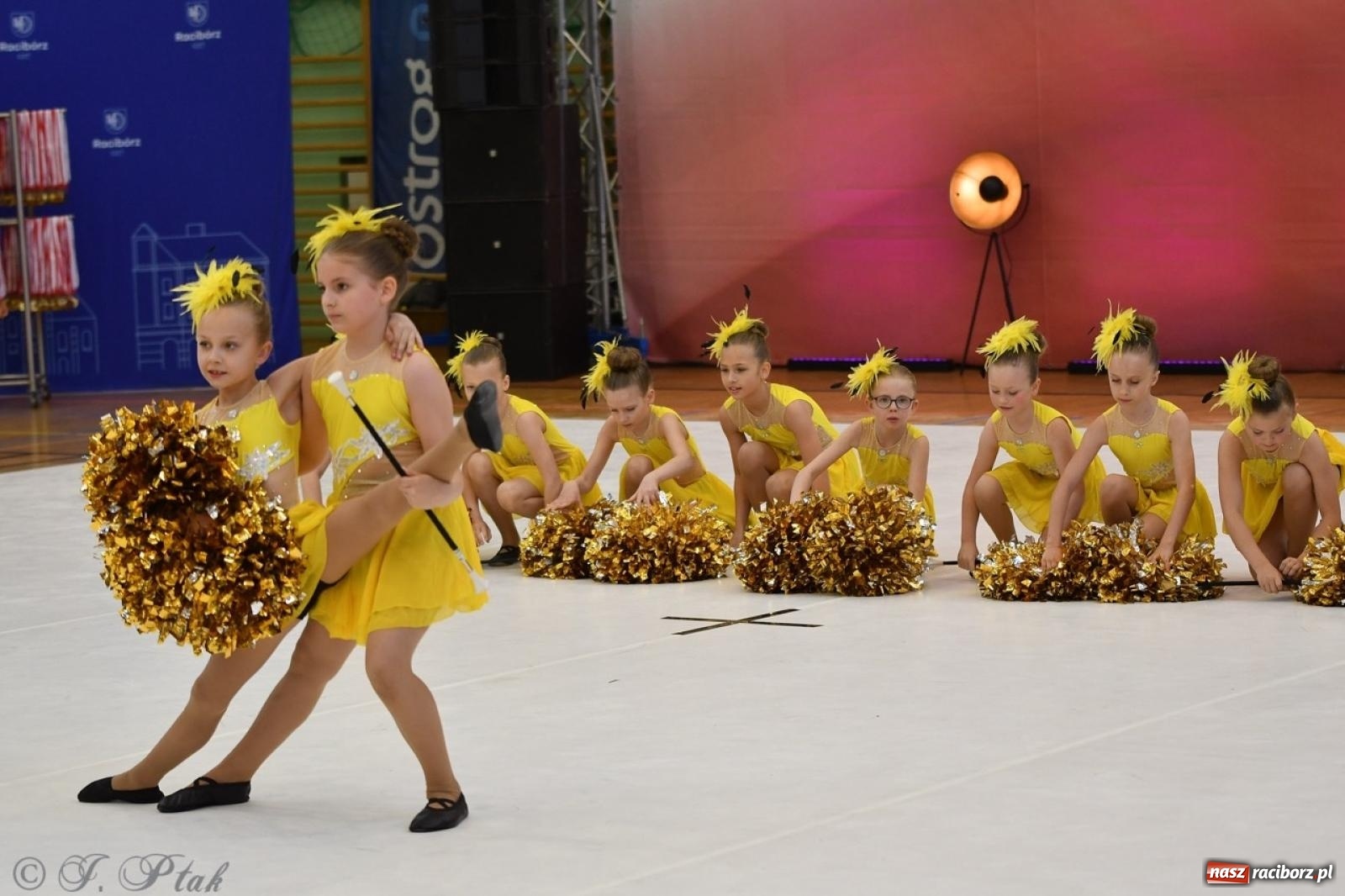 Zdjęcie w galerii na portalu naszraciborz.pl: Racibórz gości Mistrzostwa Okręgu Mażoretek Polski Południowo-Zachodniej [FOTO] wiadomości z regionu