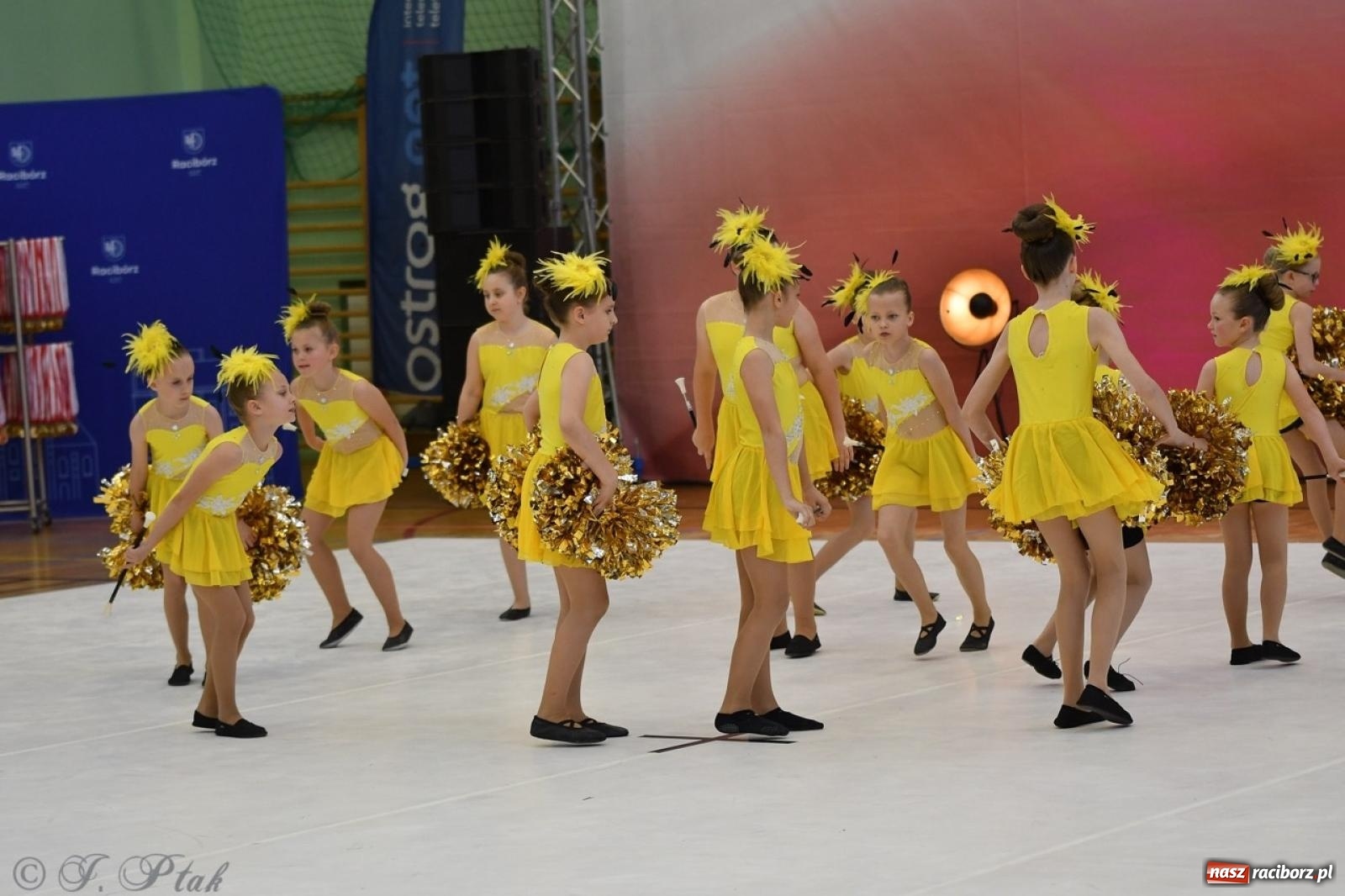 Zdjęcie w galerii na portalu naszraciborz.pl: Racibórz gości Mistrzostwa Okręgu Mażoretek Polski Południowo-Zachodniej [FOTO] wiadomości z regionu