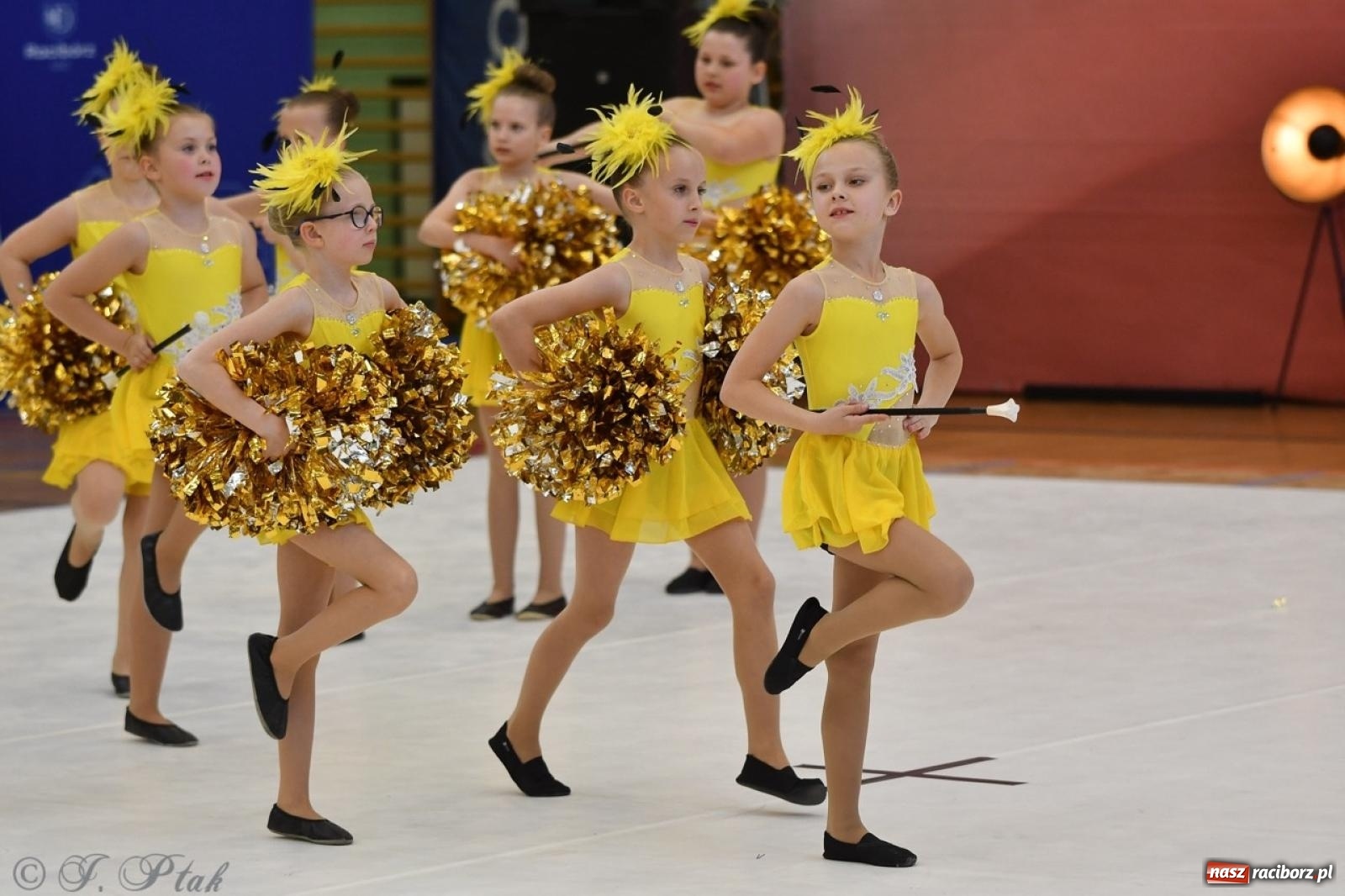 Zdjęcie w galerii na portalu naszraciborz.pl: Racibórz gości Mistrzostwa Okręgu Mażoretek Polski Południowo-Zachodniej [FOTO] wiadomości z regionu