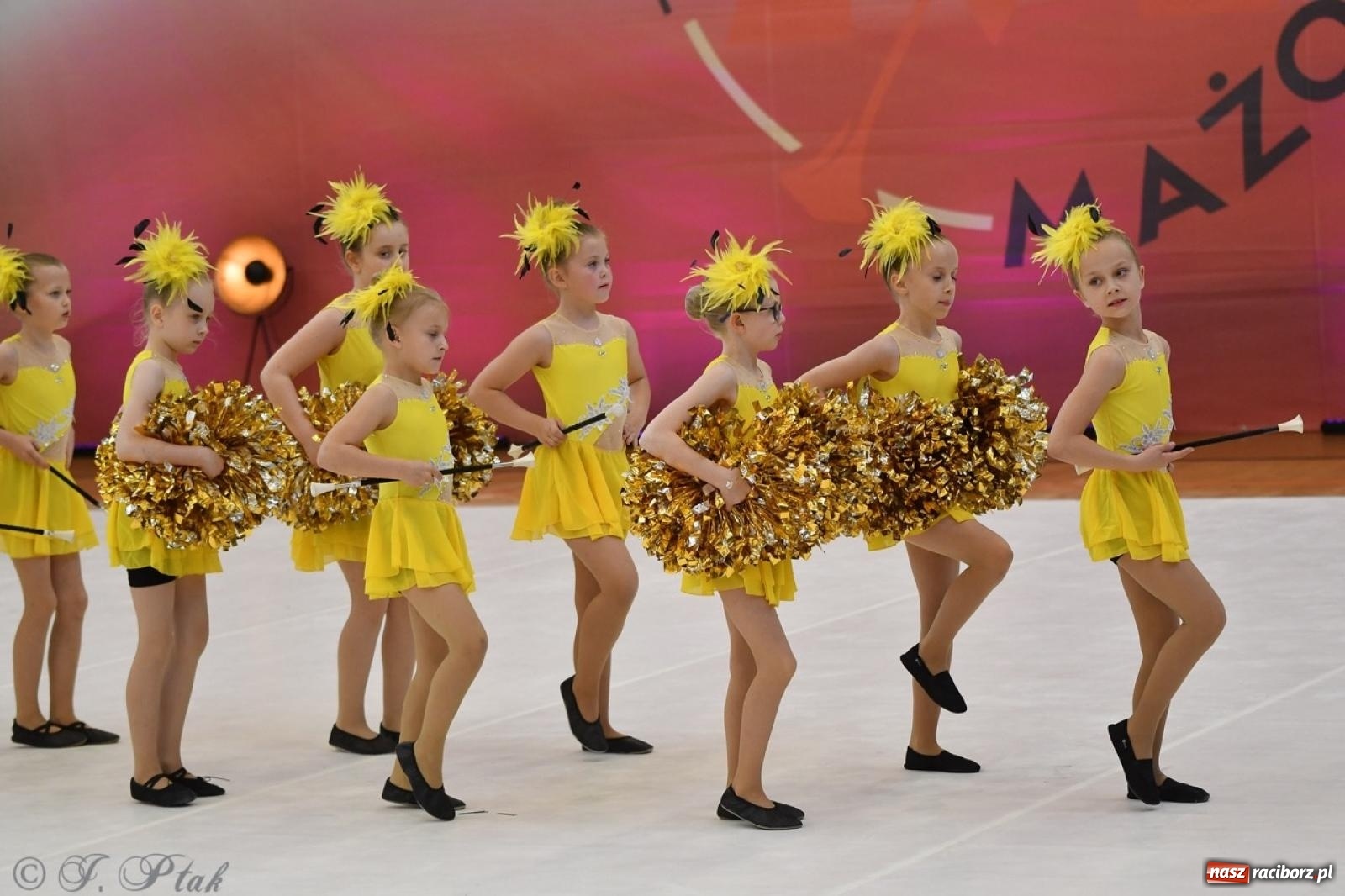 Zdjęcie w galerii na portalu naszraciborz.pl: Racibórz gości Mistrzostwa Okręgu Mażoretek Polski Południowo-Zachodniej [FOTO] wiadomości z regionu