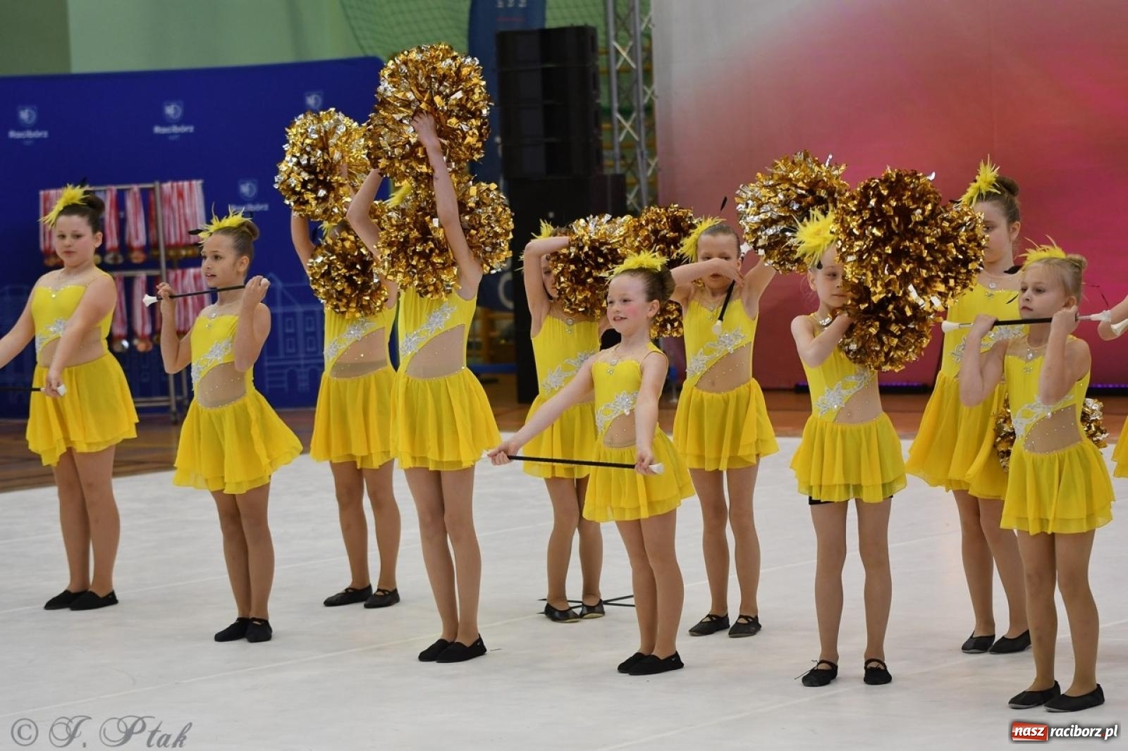 Zdjęcie w galerii na portalu naszraciborz.pl: Racibórz gości Mistrzostwa Okręgu Mażoretek Polski Południowo-Zachodniej [FOTO] wiadomości z regionu