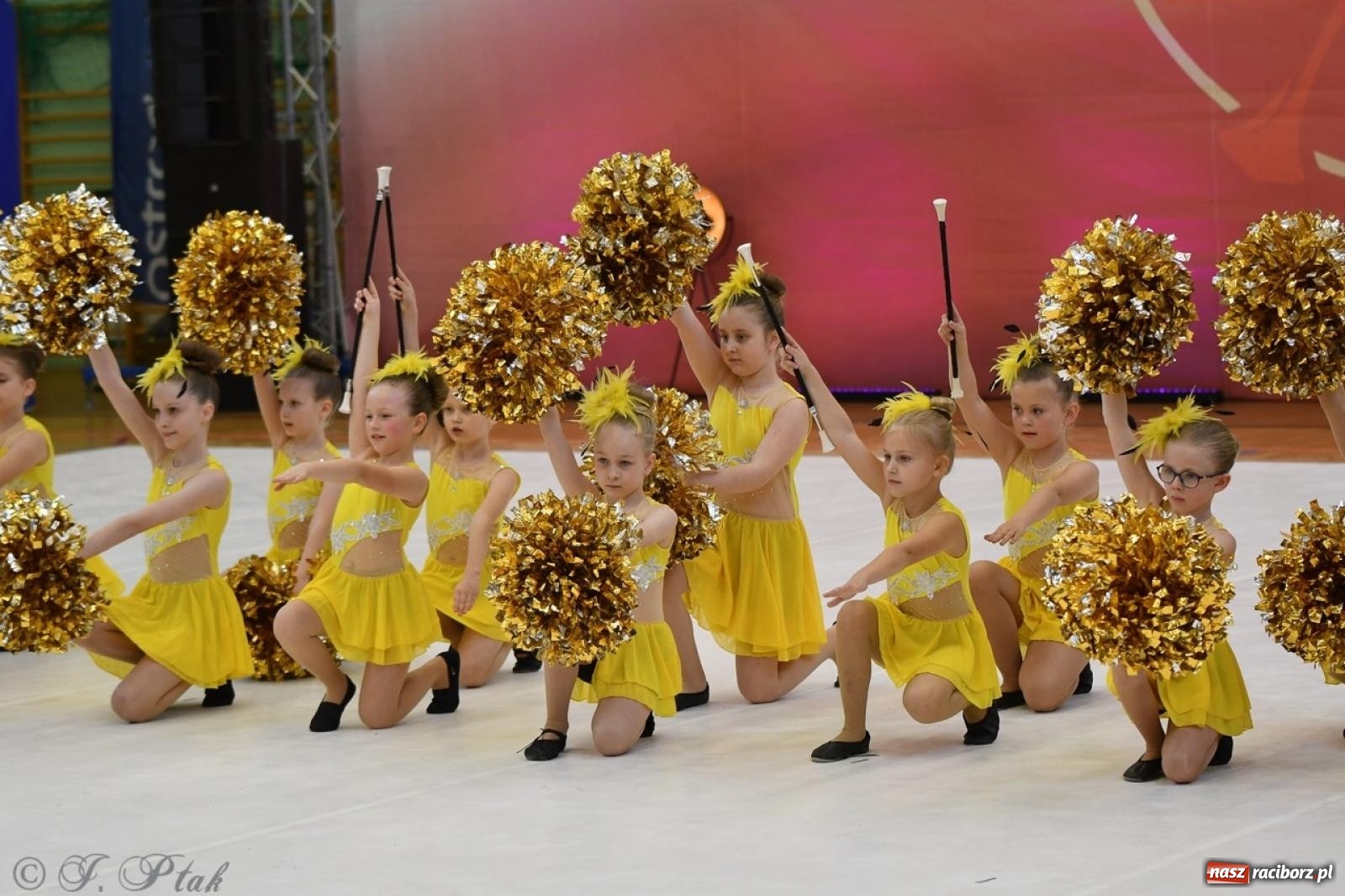 Zdjęcie w galerii na portalu naszraciborz.pl: Racibórz gości Mistrzostwa Okręgu Mażoretek Polski Południowo-Zachodniej [FOTO] wiadomości z regionu