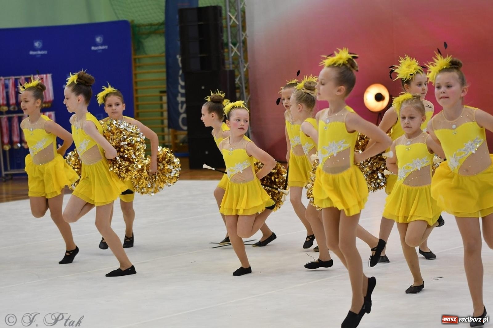 Zdjęcie w galerii na portalu naszraciborz.pl: Racibórz gości Mistrzostwa Okręgu Mażoretek Polski Południowo-Zachodniej [FOTO] wiadomości z regionu