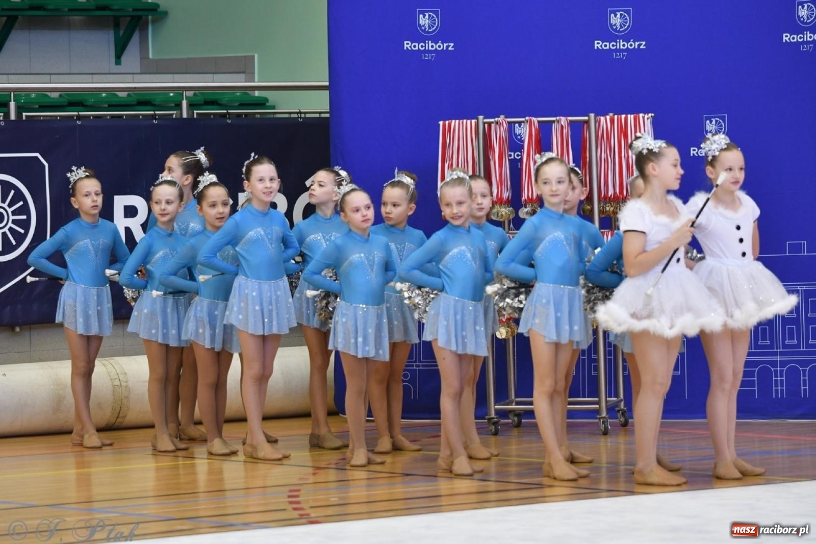 Zdjęcie w galerii na portalu naszraciborz.pl: Racibórz gości Mistrzostwa Okręgu Mażoretek Polski Południowo-Zachodniej [FOTO] wiadomości z regionu